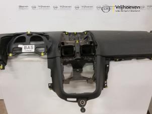 Usados Salpicadero Opel Corsa D 1.4 16V Twinport Precio € 100,00 Norma de margen ofrecido por Autodemontage Vrijhoeven B.V.