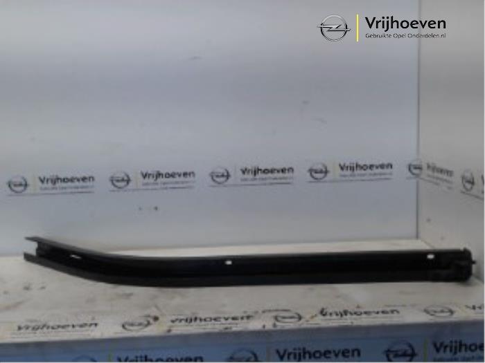 Rail porte coulissante droite d'un Opel Combo Tour 1.3 CDTI 16V ecoFlex 2012