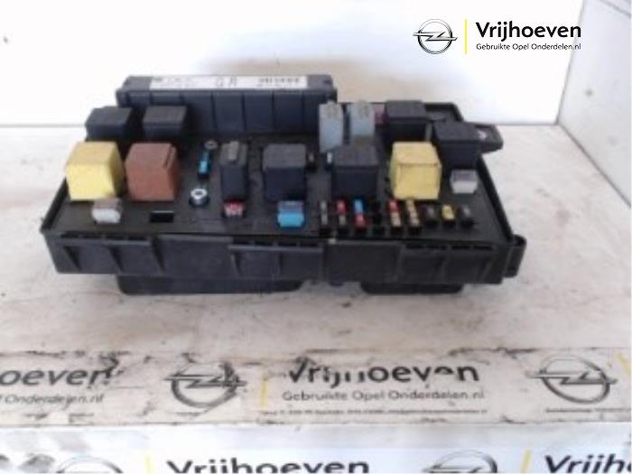 Fuse box from a Opel Astra 2008