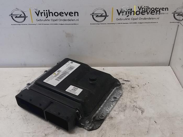 Used Engine management computer Opel Astra J Sports Tourer (PD8/PE8/PF8) 1.7 CDTi 16V Price € 200,00 Margin scheme offered by Autodemontage Vrijhoeven B.V.