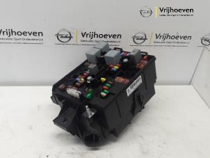 Used Fuse box Opel Corsa E 1.0 SIDI Turbo 12V Price € 100,00 Margin scheme offered by Autodemontage Vrijhoeven B.V.