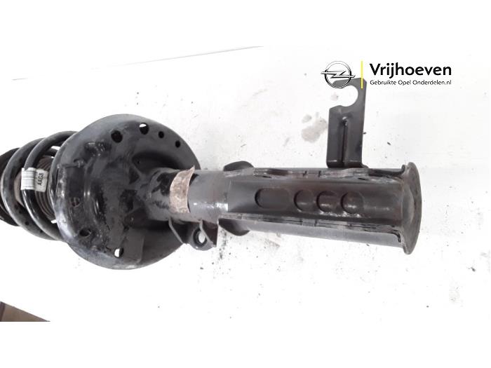 Front shock absorber, right from a Opel Insignia 1.4 Turbo 16V Ecotec 2015