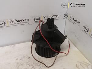 Usados Motor de ventilador de calefactor Opel Zafira B Precio € 50,00 Norma de margen ofrecido por Autodemontage Vrijhoeven B.V.