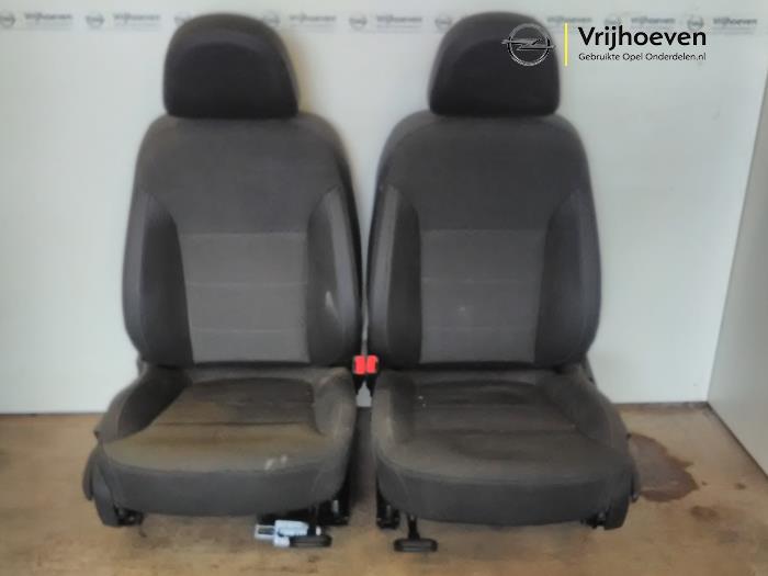 Set of upholstery (complete) from a Opel Astra 2011