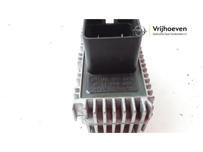 Glow plug relay from a Opel Vectra B (36) 2.0 Di 16V 2006