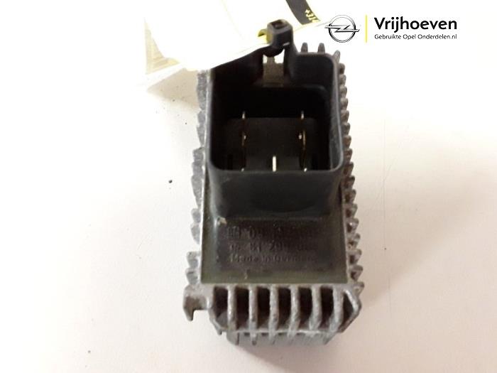 Glow plug relay from a Opel Astra 2006