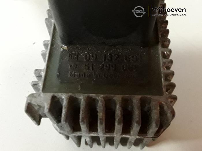 Glow plug relay from a Opel Astra 2006