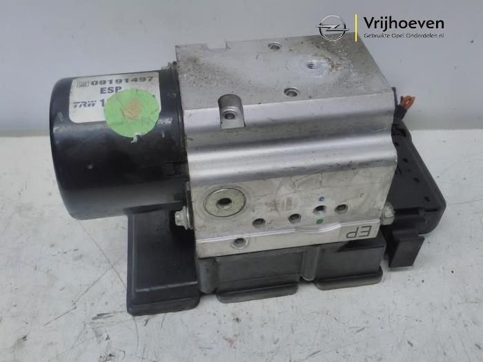 Begagnade ABS-pump Opel Vectra C GTS 3.2 V6 24V Pris € 30,00 Marginaltabell erbjuds av Autodemontage Vrijhoeven B.V.