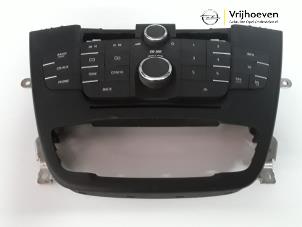 Usados Panel de control de radio Opel Insignia 2.0 CDTI 16V 160 Ecotec Precio € 40,00 Norma de margen ofrecido por Autodemontage Vrijhoeven B.V.