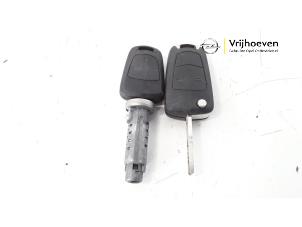 Gebrauchte Zündschloss + Schlüssel Opel Corsa D 1.0 Preis € 40,00 Margenregelung angeboten von Autodemontage Vrijhoeven B.V.
