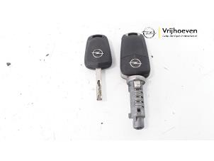 Gebrauchte Zündschloss + Schlüssel Opel Corsa D 1.0 Preis € 40,00 Margenregelung angeboten von Autodemontage Vrijhoeven B.V.