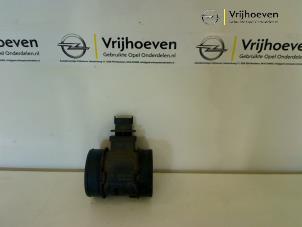 Używane Czujnik masy powietrza Opel Astra Cena € 35,00 Procedura marży oferowane przez Autodemontage Vrijhoeven B.V.