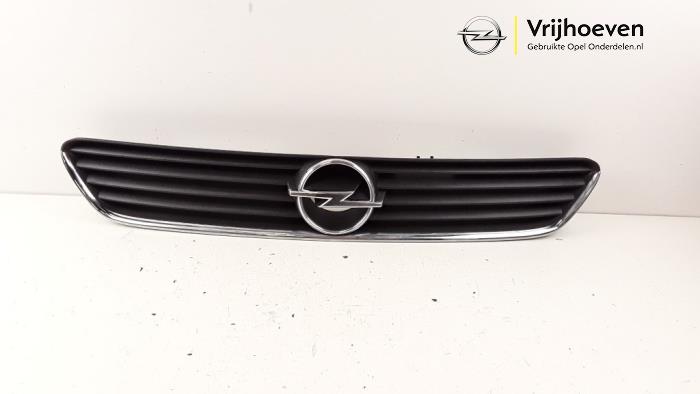 Używane Grill Opel Astra G (F08/48) 1.6 16V Cena € 15,00 Procedura marży oferowane przez Autodemontage Vrijhoeven B.V.
