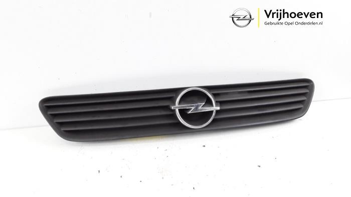 Używane Grill Opel Astra G (F08/48) 1.6 16V Cena € 15,00 Procedura marży oferowane przez Autodemontage Vrijhoeven B.V.