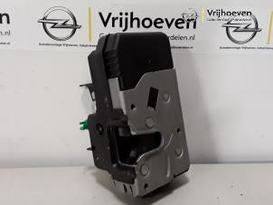Używane Mechanizm blokady drzwi prawych przednich wersja 4-drzwiowa Opel Vectra Cena € 35,00 Procedura marży oferowane przez Autodemontage Vrijhoeven B.V.