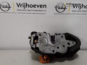 Używane Mechanizm blokady drzwi prawych tylnych wersja 4-drzwiowa Opel Zafira Tourer (P12) 1.4 Turbo 16V Bi-Fuel ecoFLEX Cena € 25,00 Procedura marży oferowane przez Autodemontage Vrijhoeven B.V.
