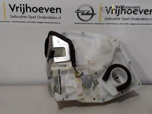 Używane Mechanizm blokady drzwi lewych tylnych wersja 4-drzwiowa Opel Agila Cena € 35,00 Procedura marży oferowane przez Autodemontage Vrijhoeven B.V.