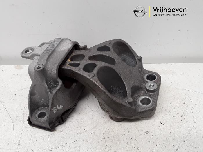 Used Engine mount Opel Mokka/Mokka X 1.7 CDTI 16V 4x2 Price € 35,00 Margin scheme offered by Autodemontage Vrijhoeven B.V.