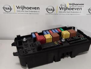 Gebrauchte Sicherungskasten Opel Vectra Preis € 40,00 Margenregelung angeboten von Autodemontage Vrijhoeven B.V.