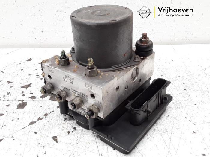 Usagé Bloc ABS Opel Corsa D 1.6i OPC 16V Turbo Prix € 200,00 Règlement à la marge proposé par Autodemontage Vrijhoeven B.V.