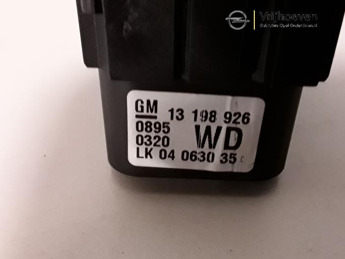 Light switch from a Opel Astra H SW (L35) 1.4 16V Twinport 2005