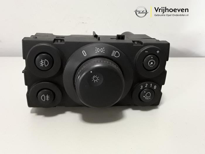 Light switch from a Opel Astra H SW (L35) 1.7 CDTi 16V 2009