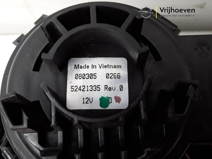 Heating and ventilation fan motor from a Opel Astra H (L48) 1.3 CDTI 16V Ecotec 2008