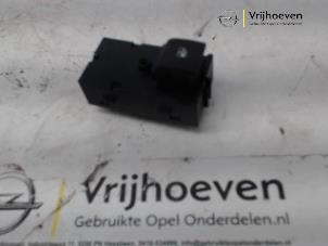 Używane Przelacznik elektrycznej szyby Opel Mokka/Mokka X 1.4 Turbo 16V 4x2 Cena € 10,00 Procedura marży oferowane przez Autodemontage Vrijhoeven B.V.