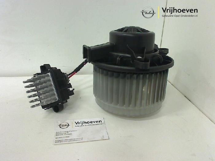 Motor de ventilador de calefactor de un Opel Insignia Sports Tourer 2.0 CDTI 16V 2009