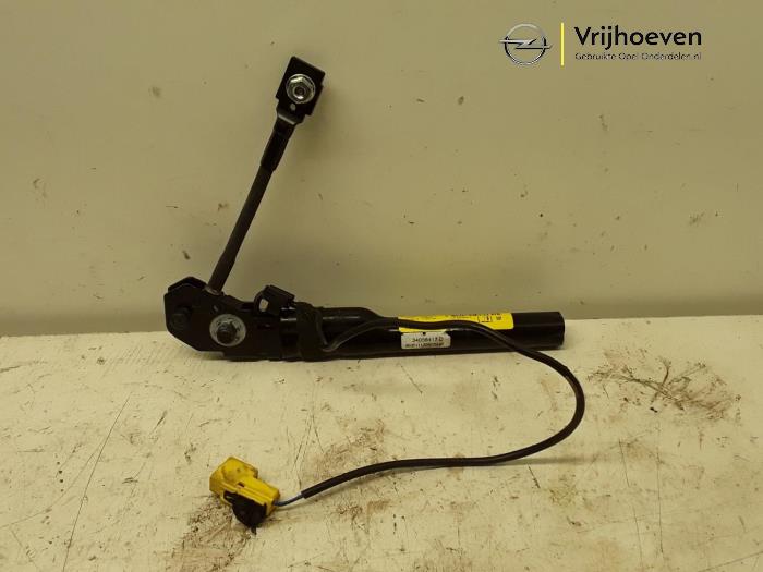 Seatbelt tensioner, left from a Opel Meriva 1.7 CDTI 16V 2011
