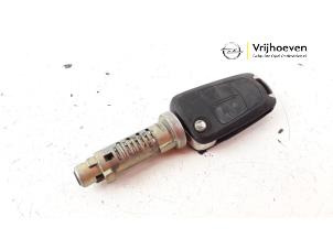 Used Ignition lock + key Opel Zafira (M75) 1.6 16V Price € 25,00 Margin scheme offered by Autodemontage Vrijhoeven B.V.