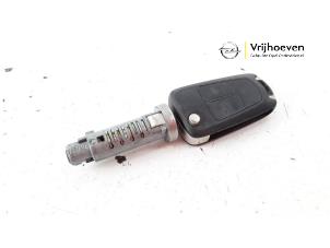 Used Ignition lock + key Opel Zafira (M75) 1.6 16V Price € 25,00 Margin scheme offered by Autodemontage Vrijhoeven B.V.