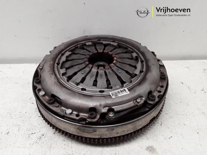 Clutch kit (complete) from a Opel Astra 2010