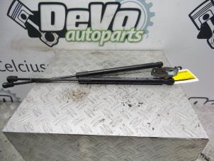 Used Set of gas struts for boot Kia Rio III (UB) Price on request offered by DeVo Autoparts