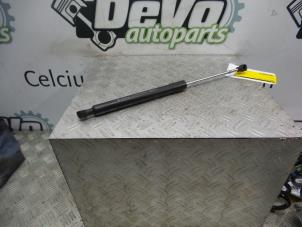Used Bonnet gas strut, right Renault Clio IV (5R) 1.5 Energy dCi 90 FAP Price on request offered by DeVo Autoparts