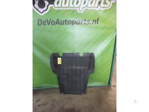 Used Engine protection panel Renault Clio IV (5R) 1.5 Energy dCi 90 FAP Price on request offered by DeVo Autoparts