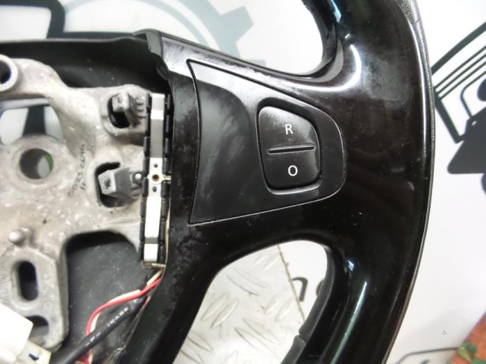 Steering wheel from a Renault Clio IV (5R) 1.5 Energy dCi 90 FAP 2016