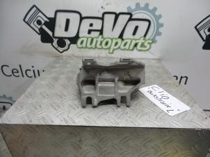 Used Gearbox mount Renault Clio IV (5R) 1.5 Energy dCi 90 FAP Price on request offered by DeVo Autoparts