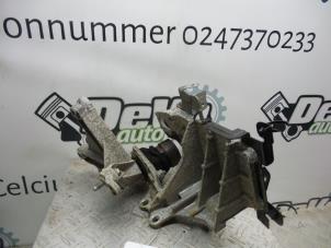 Used Gearbox mount Nissan Qashqai (J10) 1.6 16V Price on request offered by DeVo Autoparts