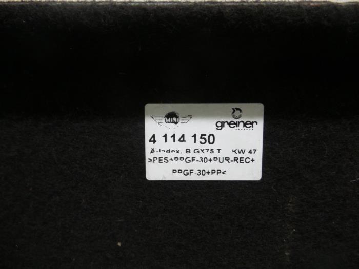 Plage arrière d'un MINI Mini Open (R52) 1.6 16V One 2004