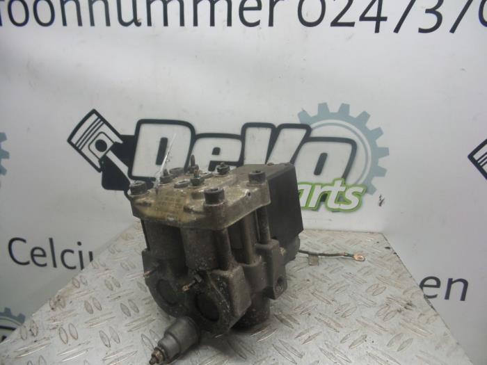 Używane Pompa ABS Audi Cabrio (B4) 2.3 E Cena na żądanie oferowane przez DeVo Autoparts
