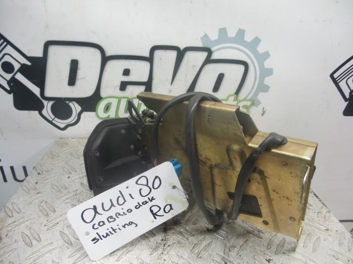 Używane Blokada dachu cabrio Audi Cabrio (B4) 2.3 E Cena na żądanie oferowane przez DeVo Autoparts