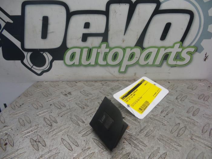 Usados Interruptor de ventanilla eléctrica Audi Cabrio (B4) 2.3 E Precio de solicitud ofrecido por DeVo Autoparts