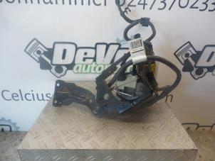 Used Fuel filter housing Nissan Qashqai (J11) 1.5 dCi DPF Price on request offered by DeVo Autoparts