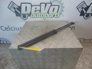 Used Set of gas struts for boot Nissan Qashqai (J11) 1.5 dCi DPF Price on request offered by DeVo Autoparts