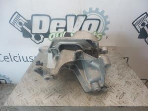 Used Gearbox mount Nissan Qashqai (J11) 1.5 dCi DPF Price on request offered by DeVo Autoparts