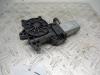 Door window motor from a Renault Clio IV (5R) 0.9 Energy TCE 90 12V 2014