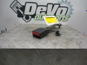 Used Front seatbelt buckle, left Renault Clio IV (5R) 0.9 Energy TCE 90 12V Price on request offered by DeVo Autoparts