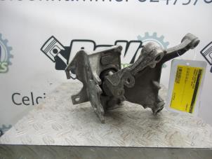 Used Gearbox mount Renault Clio IV (5R) 0.9 Energy TCE 90 12V Price on request offered by DeVo Autoparts