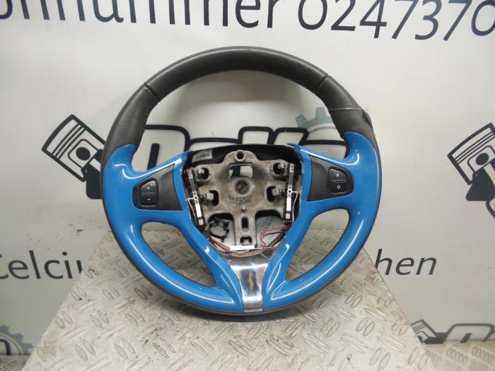 Steering wheel from a Renault Clio IV (5R) 0.9 Energy TCE 90 12V 2014
